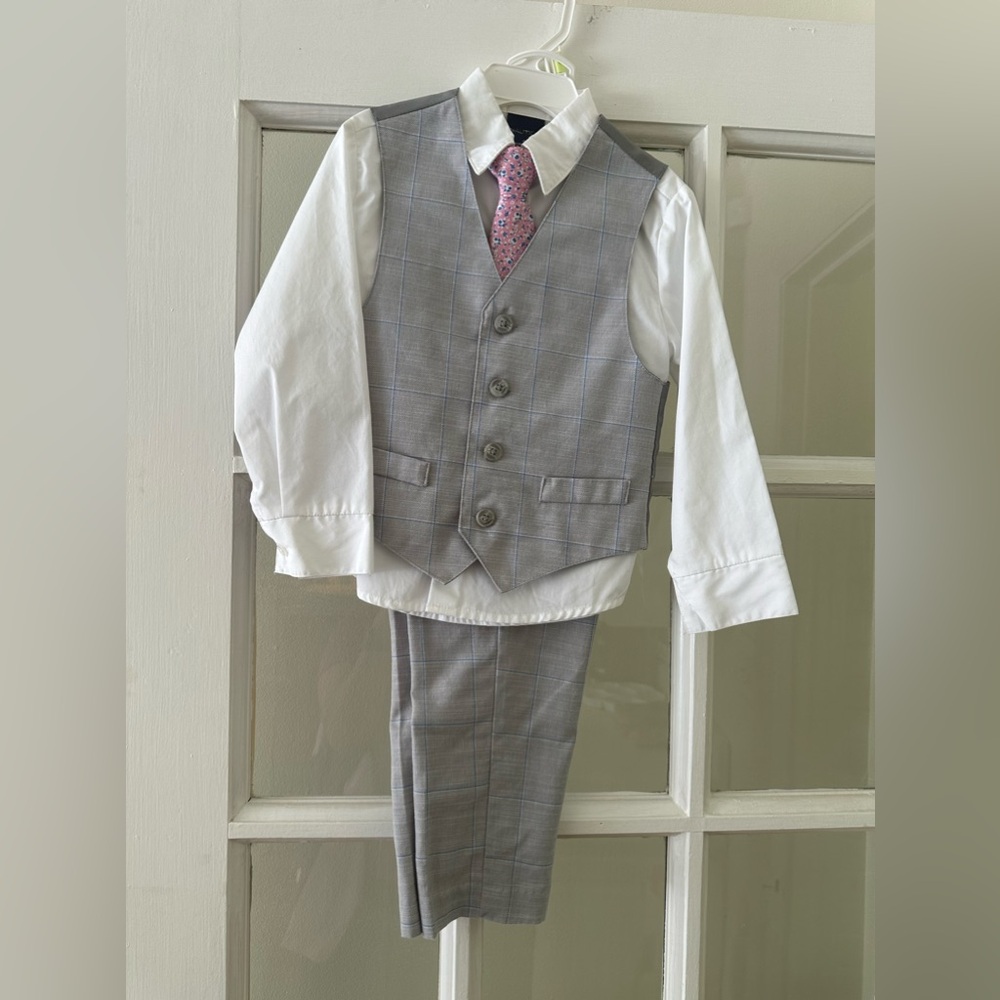 Nautica Boys size 4. 4-piece matching set.